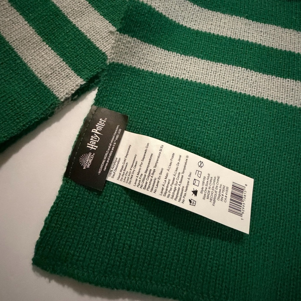 Official Harry Potter Wizarding World Slytherin Scarf - Green & Silver - Picture 3 of 3